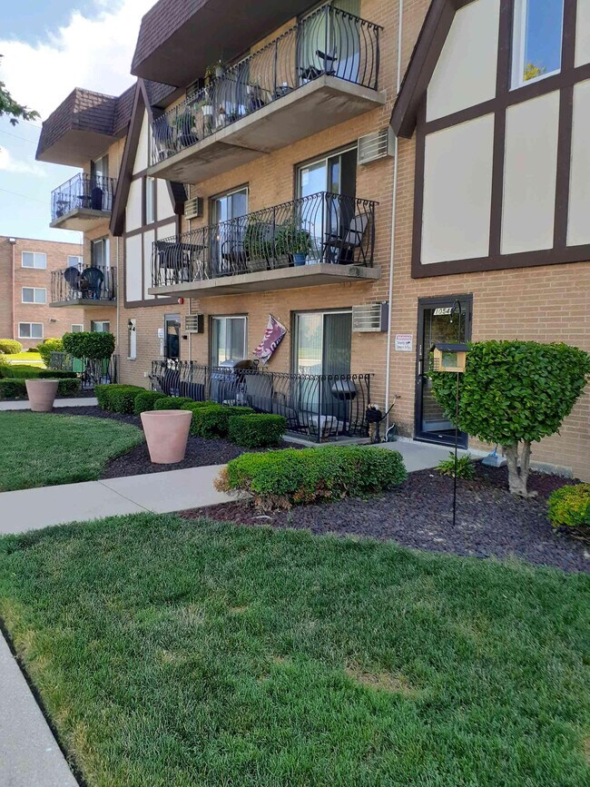 Foto del edificio - 10548 Central Ave