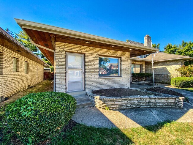 Foto del edificio - Remodeled Westgate Home with Attached Prof...