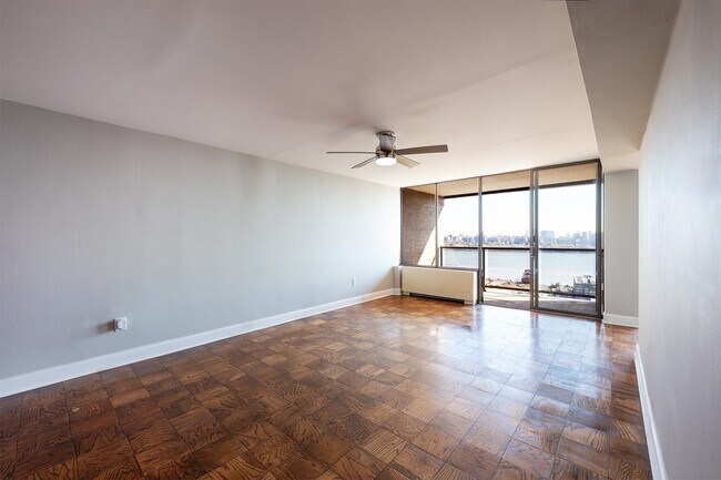 Foto del edificio - 9060 Palisade Ave