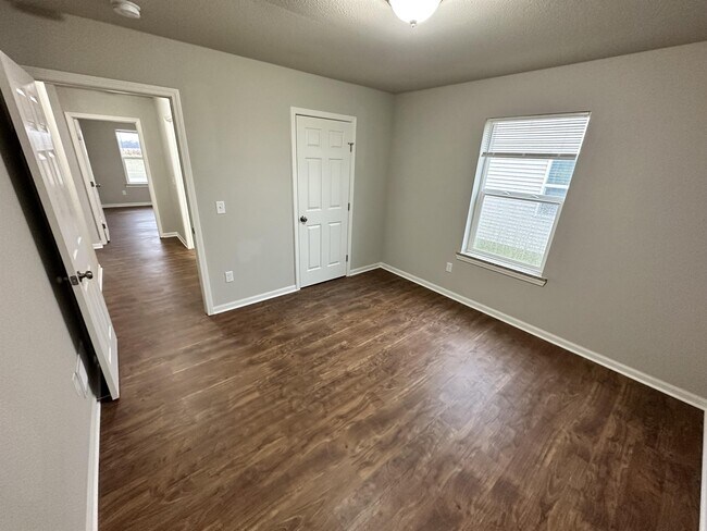 Foto del edificio - 2670 Claremont Dr