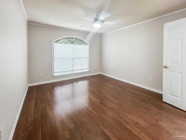 Building Photo - 5915 N Bay Point Dr