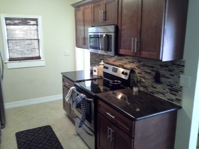 Foto del edificio - 667 NE 121st St