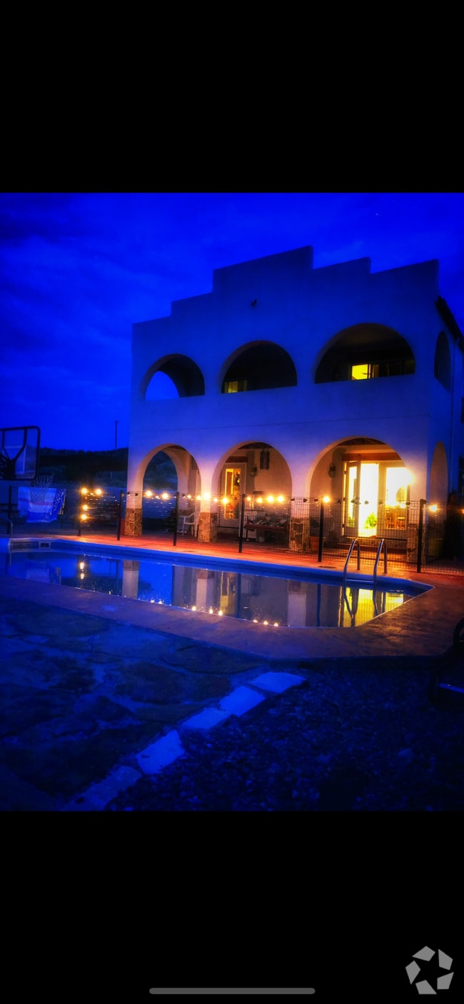 Apartments under 2,000 in Flora Vista NM 3 Rentals