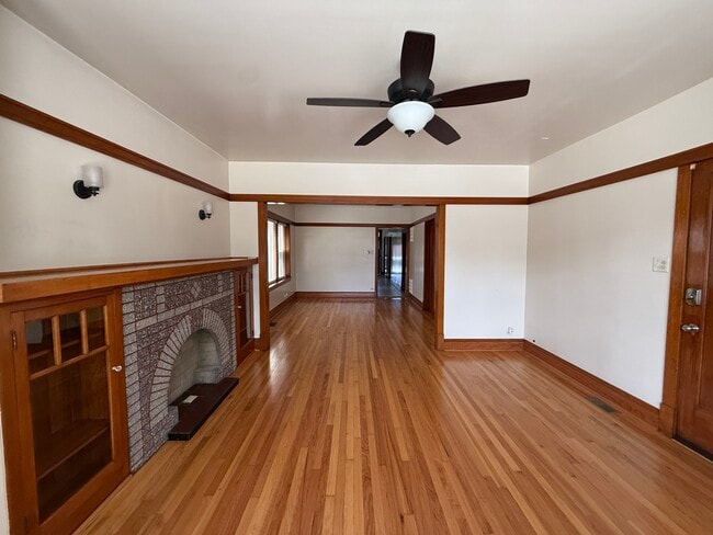 Foto del edificio - 2252 N Laramie Ave