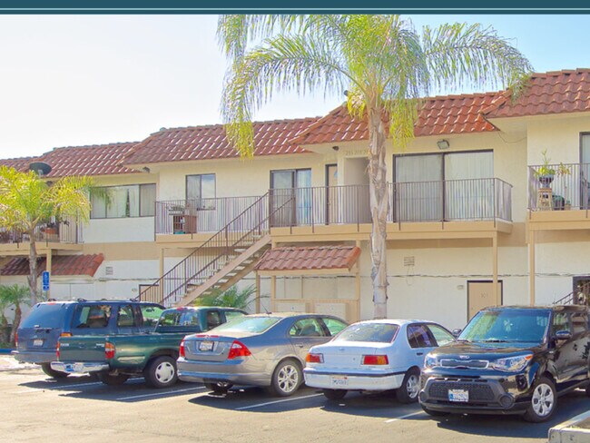 Building Photo - 560 Greenbrier Dr