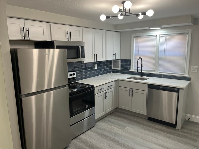 Building Photo - 332 Park Ave