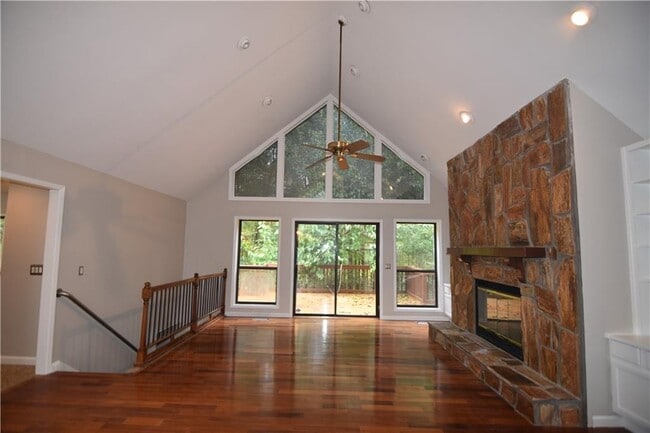 Foto del edificio - 3765 Cochran Lake Rd