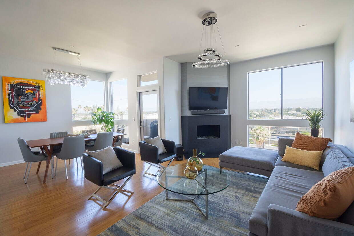 Foto principal - 11847 Laurelwood Dr