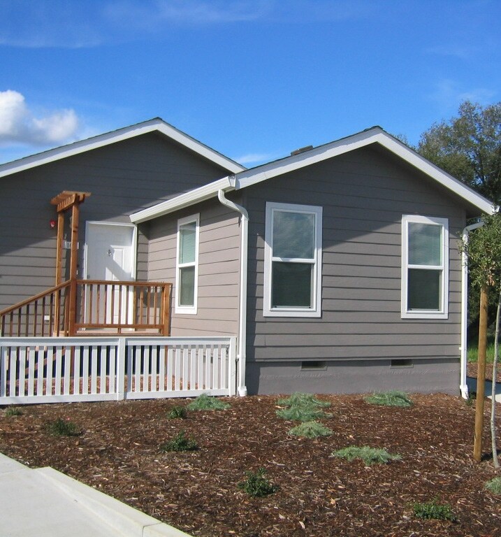 Building Photo - Villas Del Paraiso