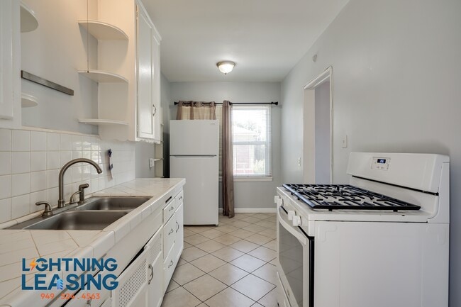 Building Photo - 6417 S Van Ness Ave