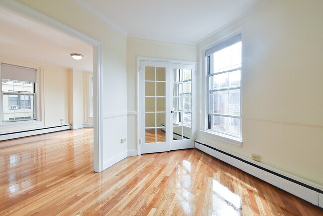 Building Photo - 1284 Beacon St