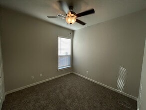 Building Photo - 9797 Grosbeak Ln