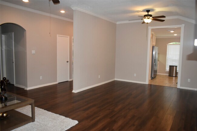 Foto del edificio - 10519 N Newpark Dr