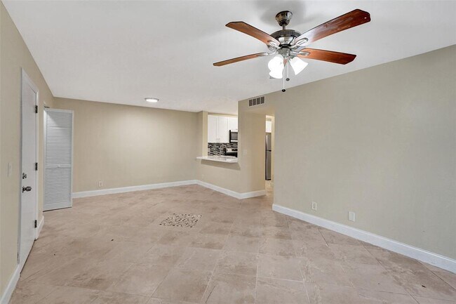 Foto del edificio - 10733 Cleary Blvd