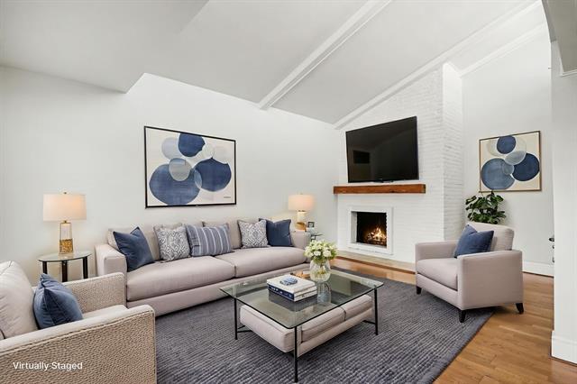 Foto del edificio - 5926 Sandhurst Ln