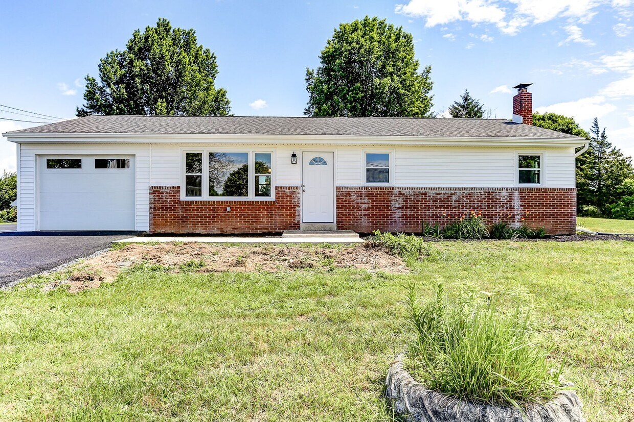 Primary Photo - Beautifully remodeled 3 Bedroom.
