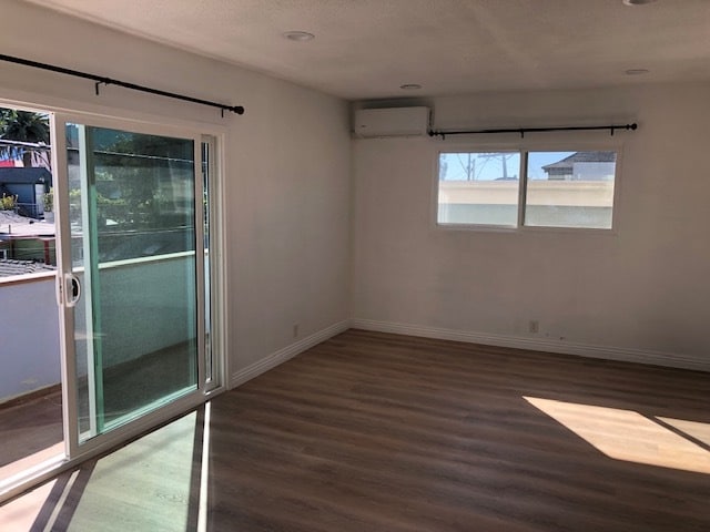 living room to balcony - 32 Rose Ave