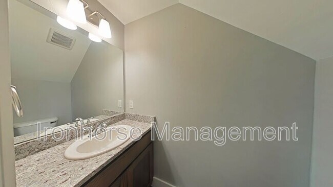 Foto del edificio - 2930 Warbler Way