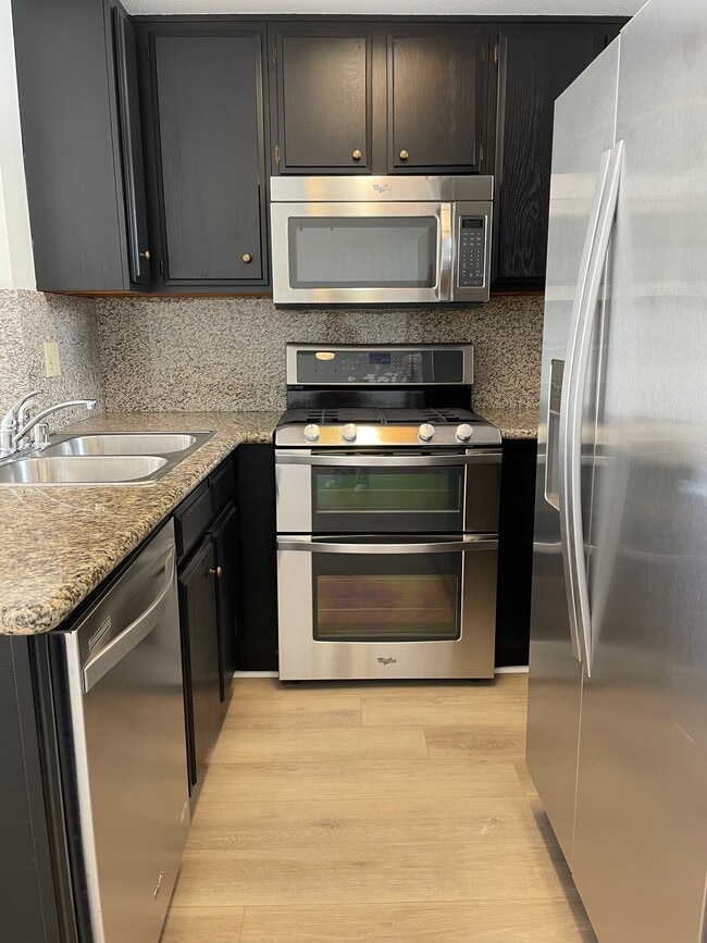 Building Photo - 10740 Lawler St