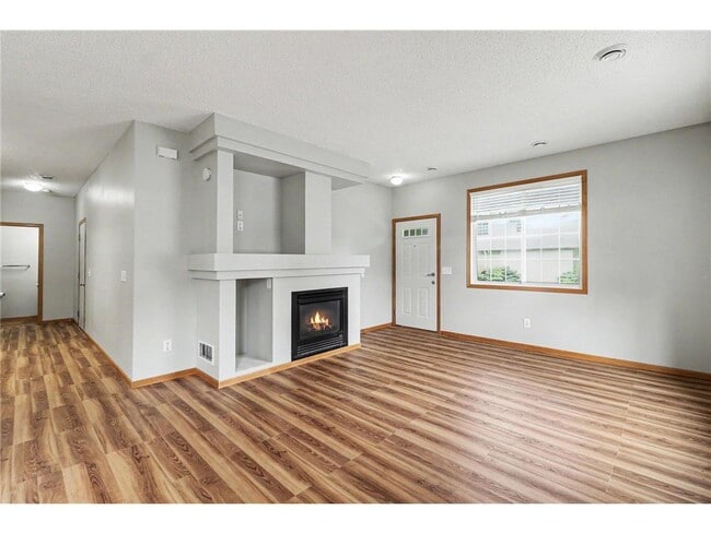 Building Photo - 130 River Woods Dr W