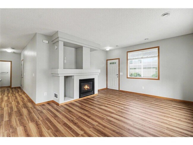 Foto del edificio - 130 River Woods Dr W