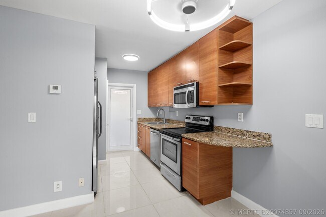 Foto del edificio - 3250 NE 28th St