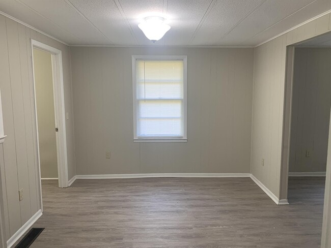 Building Photo - 5555 Russell Ave