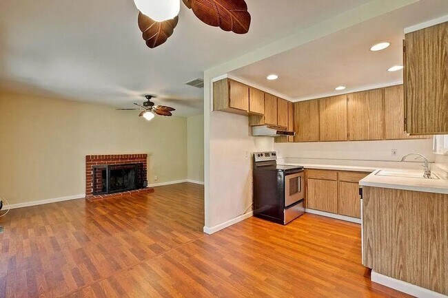 Foto del edificio - Sharp 3 Bedroom 2 Bath Single Family Home in Desirable Blossom Valley Neighborhood