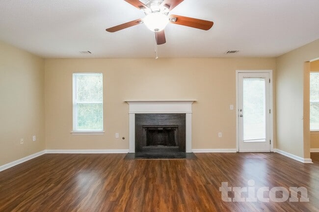 Building Photo - 3044 Summer Breeze Dr