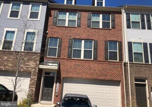 Building Photo - 10048 Dorsey Ln