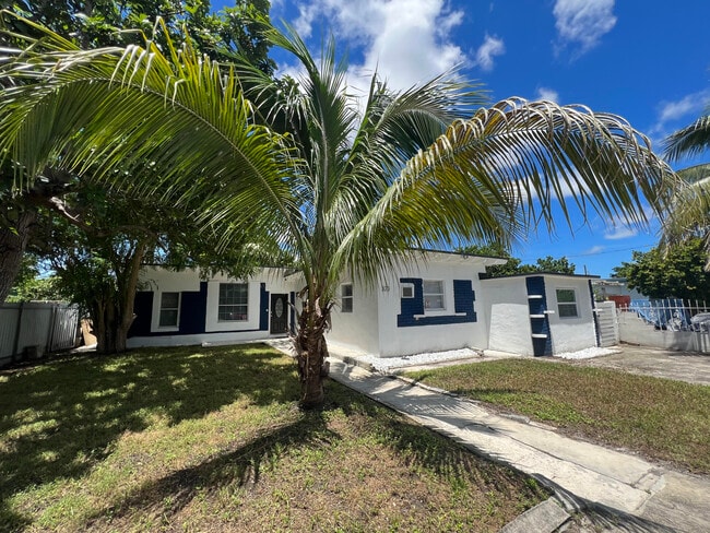 Foto del edificio - 323 NW 108th St