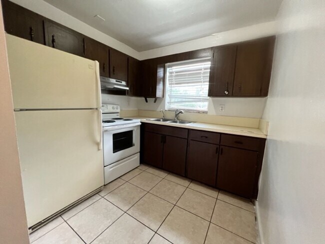 Building Photo - 4931 SW 65 Ave Davie, FL 33314