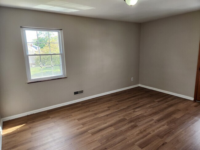 Foto del edificio - 7717 Kenton Ave