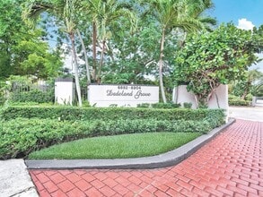 Building Photo - 6886 N Kendall Dr