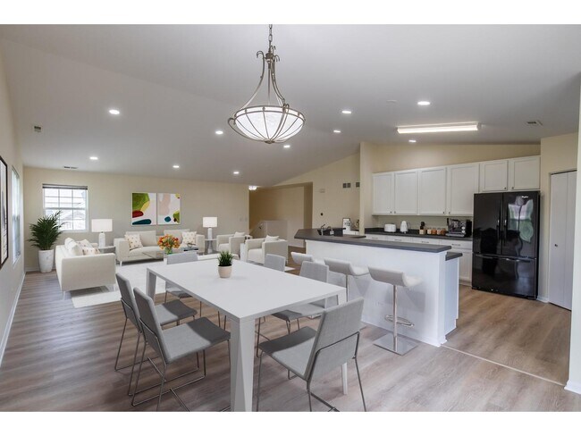 Building Photo - 1555 Millbrook Dr