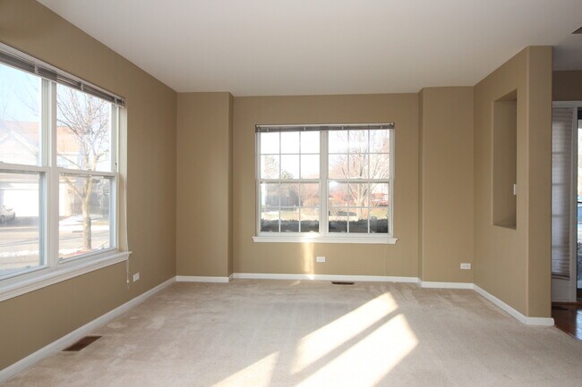 Building Photo - 1551 Woodbury Cir