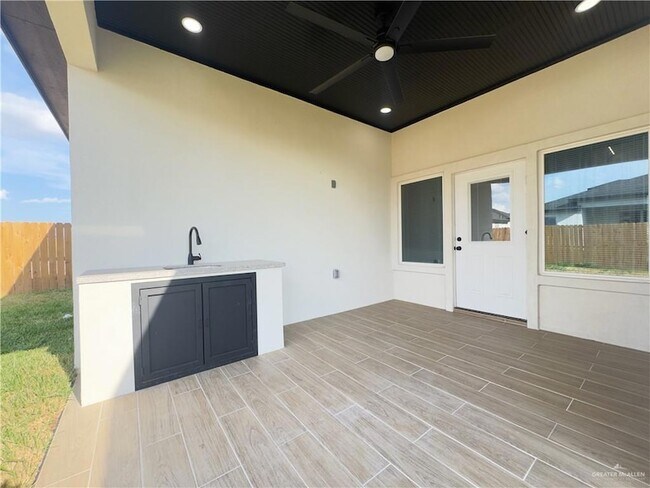 Building Photo - 907 Durango Dr