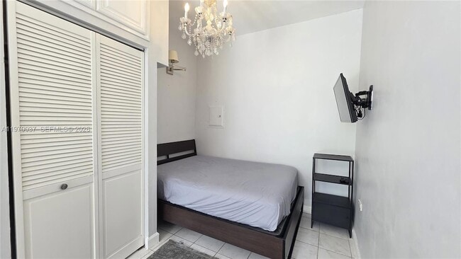 Building Photo - 1105 NE 119th St