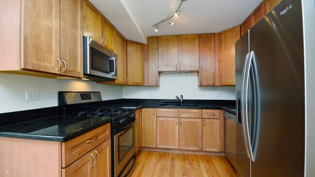 Building Photo - 721 Seward St