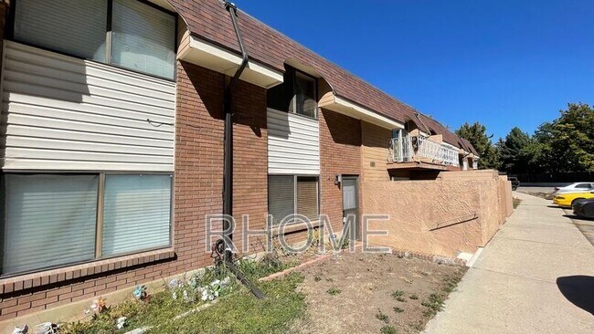 Foto del edificio - 1420 Lancelot Dr