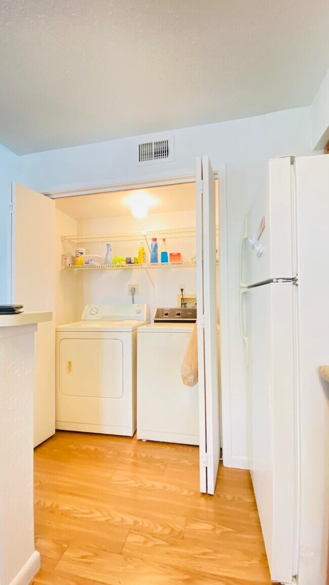 Foto del edificio - 977 Riverside Dr