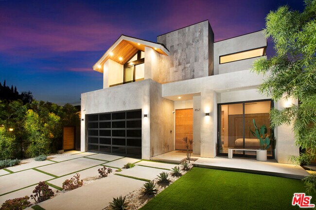 Building Photo - 4527 Simpson Ave