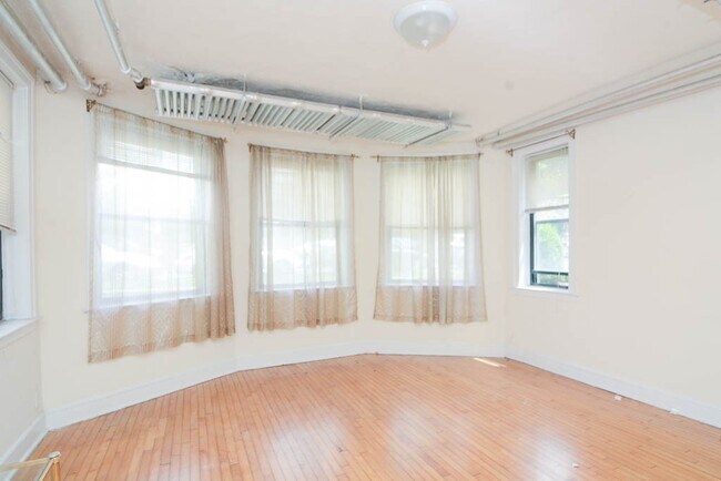 Building Photo - 2338 N Spaulding Ave