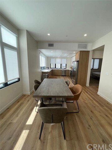 Building Photo - 501 N Santa Anita Ave