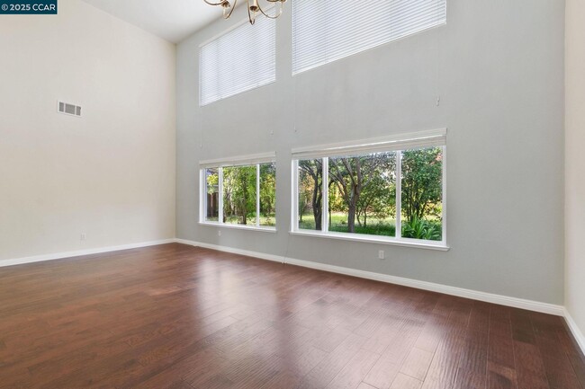 Foto del edificio - 732 Antiquity Dr