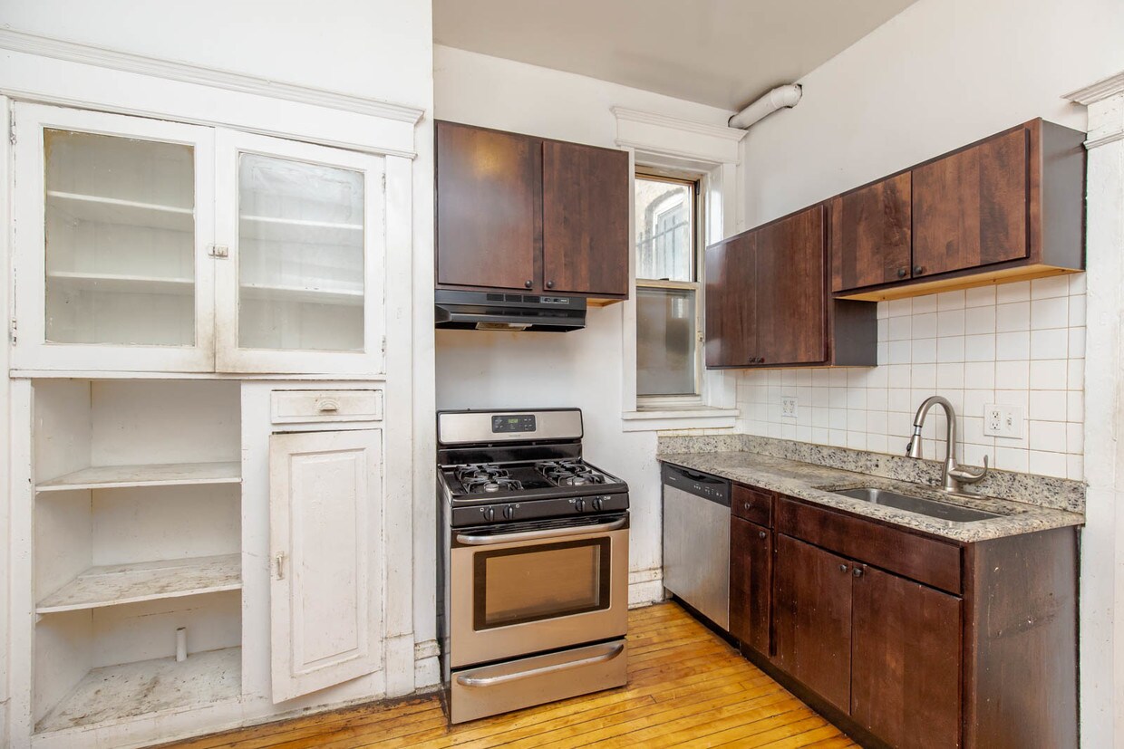Primary Photo - 1517 N California Ave