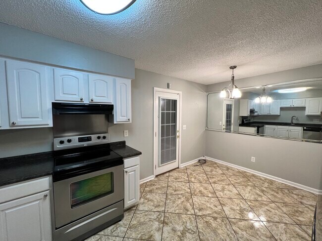 Foto del edificio - 700 Coventry Ln