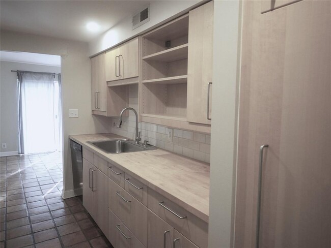 Foto del edificio - 6473 Hart Ln