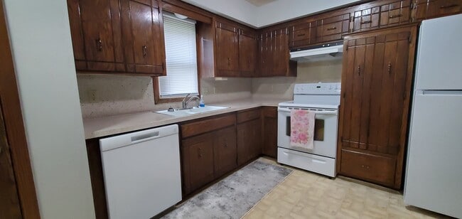 Building Photo - 9910 Upper 161st St W
