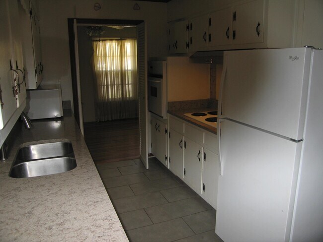 Foto del edificio - 5055 Howard Pl